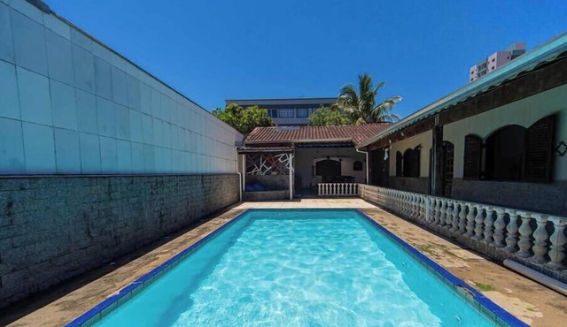Casa em Mongaguá com Piscina e Churrasqueira