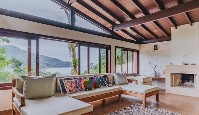 Casa em São Sebastião com Piscina, Jacuzzi e Vista