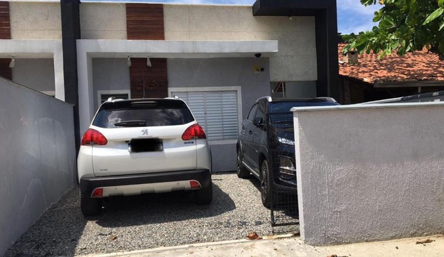 Casa Enseada 3 quartos para até 6 pessoas com 2 ar split