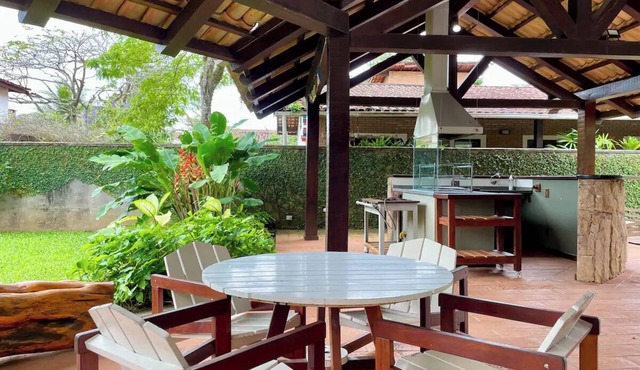 Casa Espaçosa e Descontraída. Ótima Para Famílias Grandes