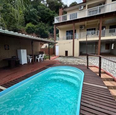 Casa exclusiva com piscina aquecida