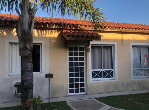 Casa Exclusiva em Condomínio a 400 Metros da Praia em Manguinhos, Área Gourmet, Vigilância 24hs, Wi-Fi
