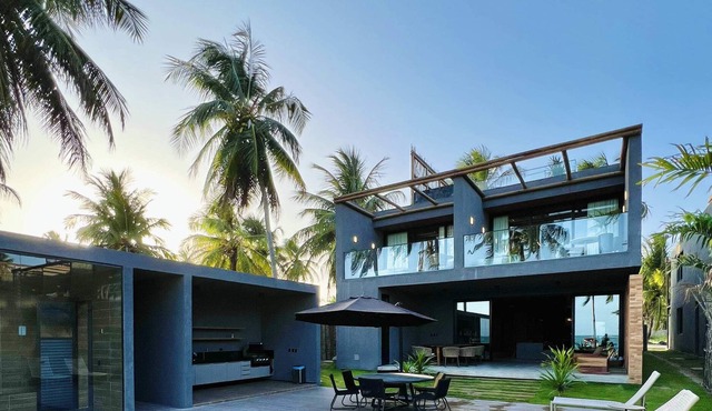 Casa exuberante em frente ao mar com 5 suites