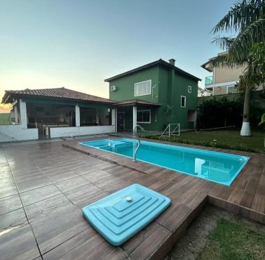 Casa familiar com piscina Penedo RJ