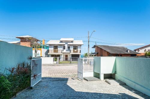 Casa familiar na exuberante praia de 4 ilhas.