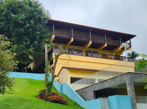 Casa Feliz: serviço, hidro aquecida, piscina
