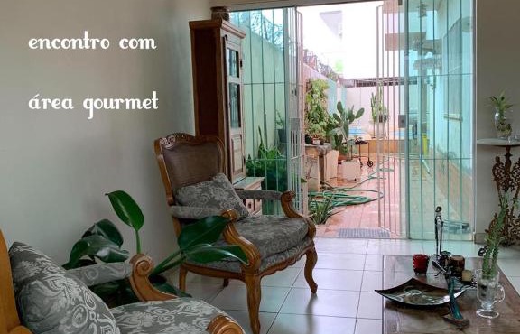 Casa grande com piscina