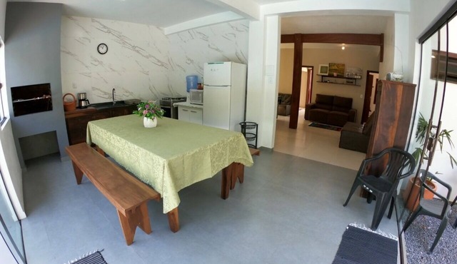 Casa Grande com Piscina Próximo ao mar na Praia da Ferrugem Garopaba SC