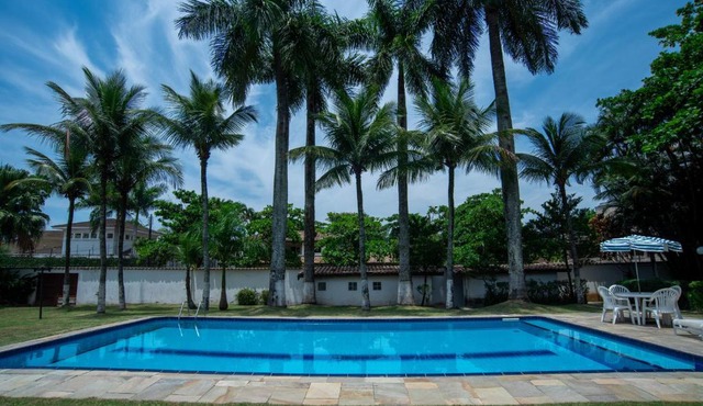 Casa grande e iluminada com piscina no Guarujá