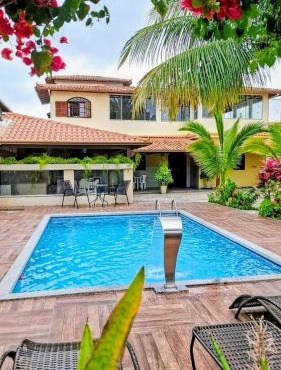 Casa Linear Térrea com Piscina no Atlântico