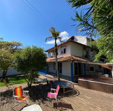 Casa Mar Alto Morro das Pedras a 180m da praia com vista mar, cozinha completa, estacionamento e vibe tranquila no sul da ilha COMPARTILHADA