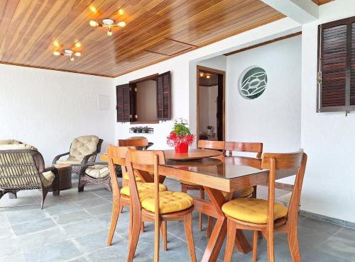 Casa Moderna - 2 Suítes próxima ao Portal em Campos do Jordão