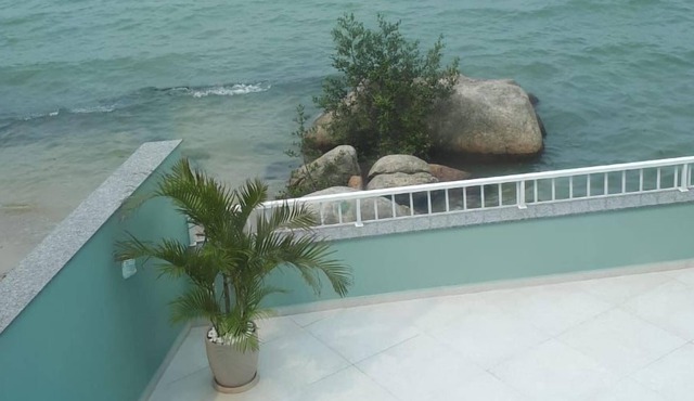 Casa Moderna, de Frente ao mar c/ 3 Quartos e Piscina