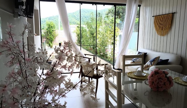 Casa MonteFlor - Refúgio onde a vida desacelera com gentileza