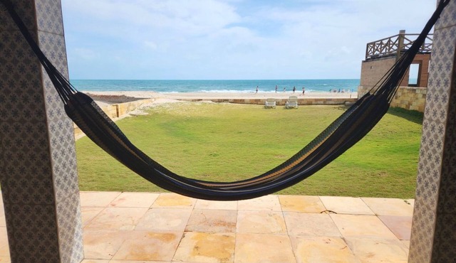 Casa Pé na Areia com Piscina e Ar em Morro Branco