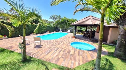 Casa Paraíso com piscinas e espaço gourmet