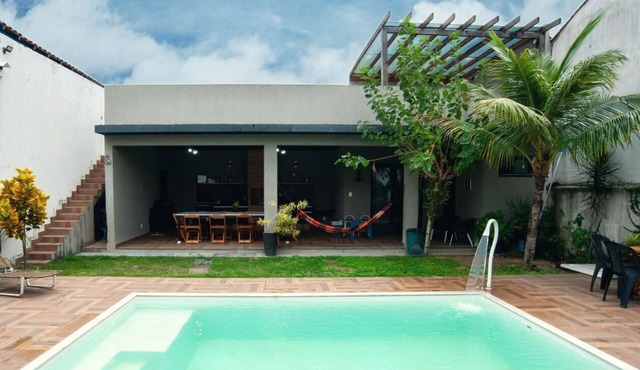 Casa pet friendly c piscina, churrasqueira e wi-fi
