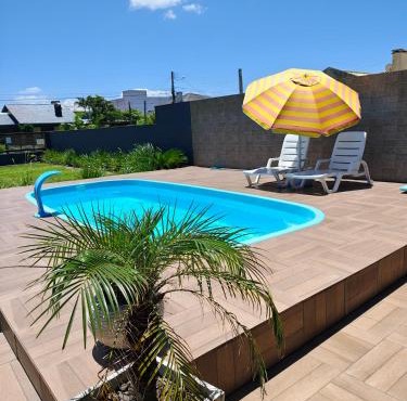 Casa ,piscina há 100 metros do mar ,24 pessoas