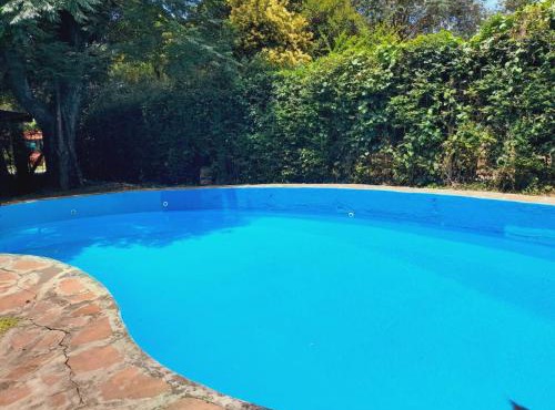 Casa quinta con gran parque, pileta y parrilla a 15 min del aeropuerto