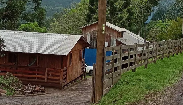 Casa Rústica em Meio a Natureza