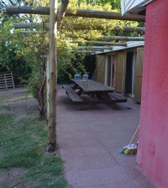 Casa rústica en zona de bodegas amplio jardín pileta fogón y churrasqueara