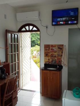 Casa Rosa da Ilha - Suíte com Ar-condicionado e Jardim Amplo