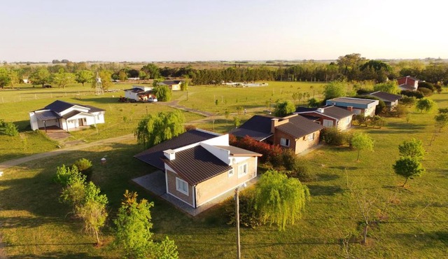 Casa rural cerca del arroyo y el río Paraná