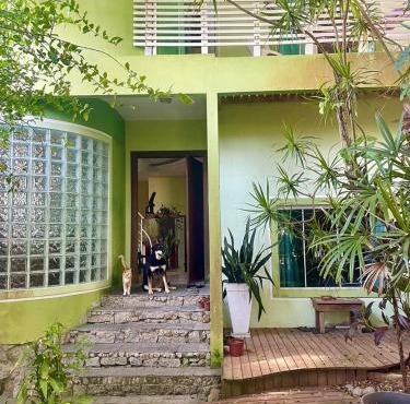 Casa Samaúma Floripa, ALUGUEL DE QUARTOS - Achochego e Tranquilidade à 30 metros da Praia