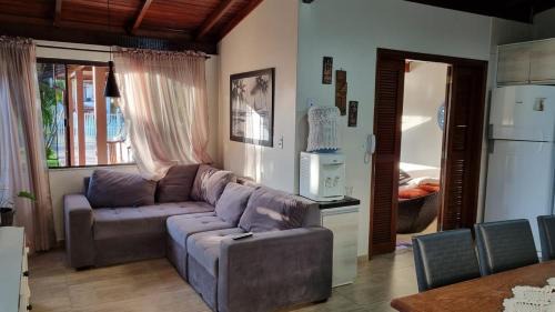 Casa Térrea com piscina, área gourmet com churrasqueira e quartos com ar condicionado