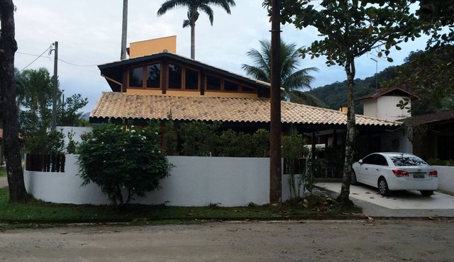 Casa Verde Stone with pool 5 bedrooms 14 foot wood burning stove barbecue wifi Cable