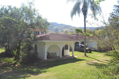 Casinha Radicais Natureza quintal com cachoeira