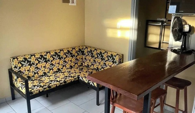 Central house great location close to shopping 1