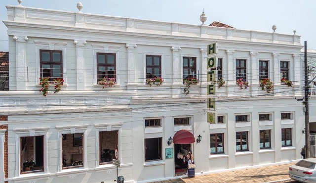 Central Palace Hotel
