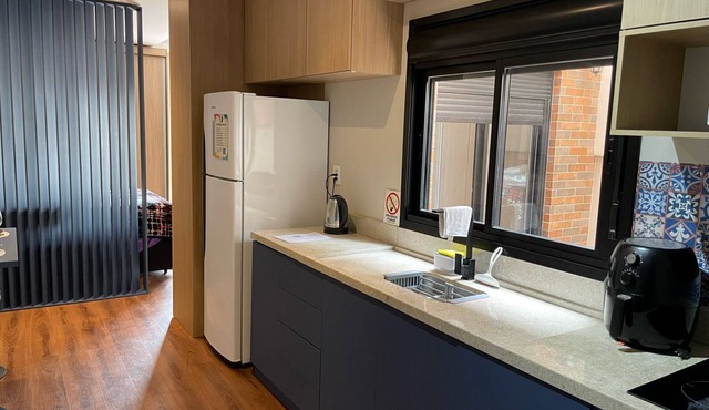 Centrally Planned Studio with Air Conditioning | Sleeps 3 + PET | Cable TV