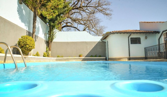 CHÁCARA BELLA VITTA WANT COMFORT, PEACE, SECURITY. A HEATED POOL. HE COMES.