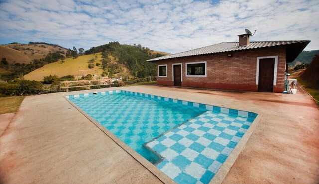 Chácara c piscina e vista para Cach. dos Pretos/SP