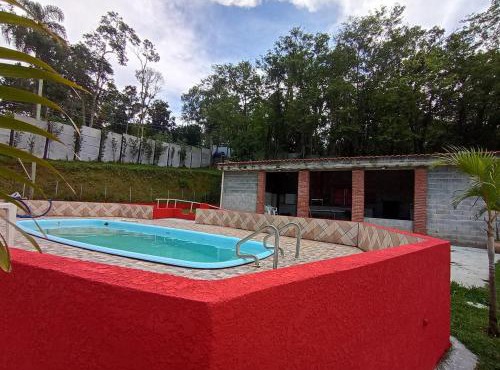 Chácara com piscina a 1 hora de SP com Churrasqueira