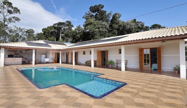 Chácara com piscina, churrasq e WiFi, pet friendly