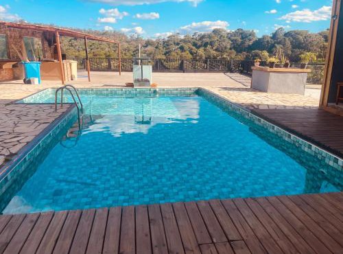 Chácara Com Piscina e Vista das Montanhas