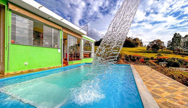 Chácara com WiFi, piscina,churrasqueira e conforto
