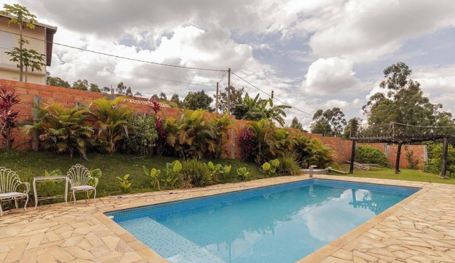 Chácara em Mairinque com Piscina e Lareira
