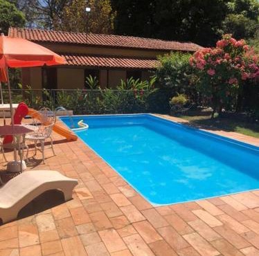 Chácara Linda e Aconchegante com 300mega Internet, Quadra Beach Tennis e Mesa de Sinuca