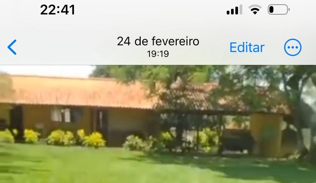 Chácara Localizada em uma Fazenda, Rodeada de Verde e Muitas Plantações