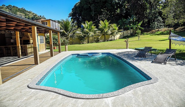 Chácara Wermelinger: A beautiful country house in the center of Duas Barras with a leisure area.