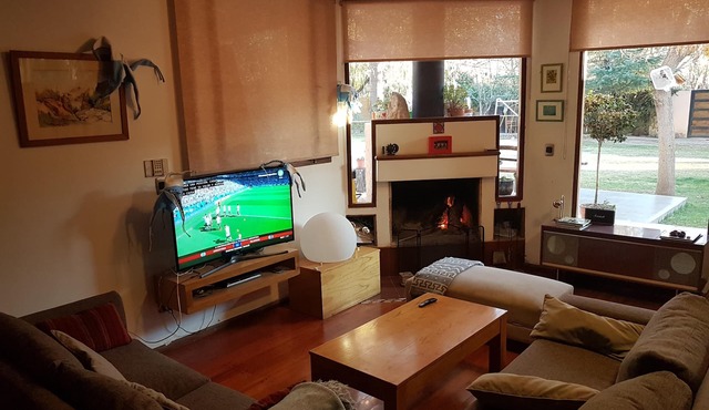 Chacras de Coria, casa con parque y piscina. Ideal para familias.