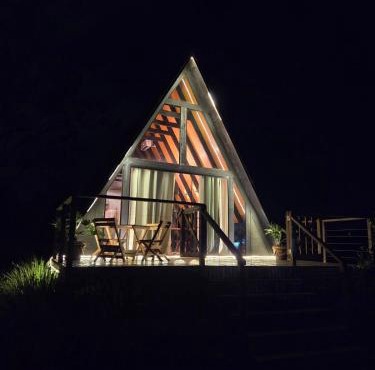 Chalé A-Frame Exclusivo com Lago Privativo