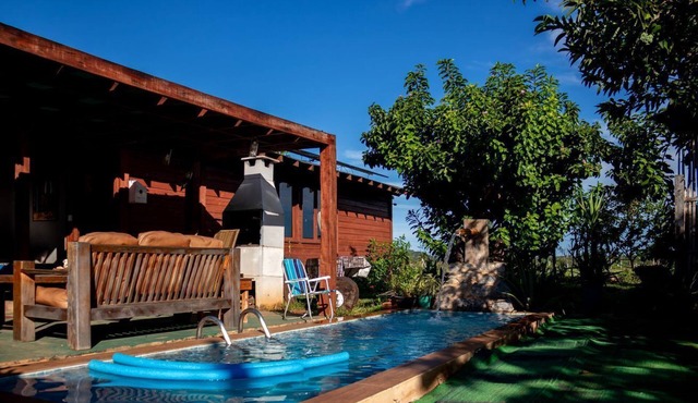 Chalé c/Ar-Condicionado, Piscina e Churrasqueira