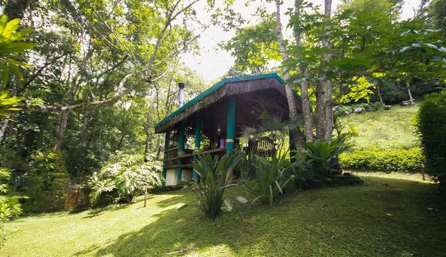 Chalé c/ churrasqueira em São José dos Campos/SP
