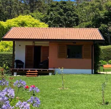 Chalé das Flores - Refúgio com clima de chácara no Centro de Gonçalves
