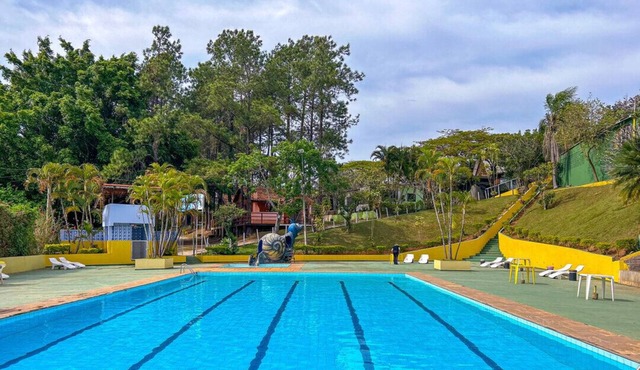 Chalé em camping pago a parte com lazer - Itú/SP